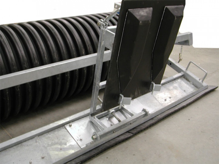Rouleau de damage piste ski de fond tractable par motoneige ou quad