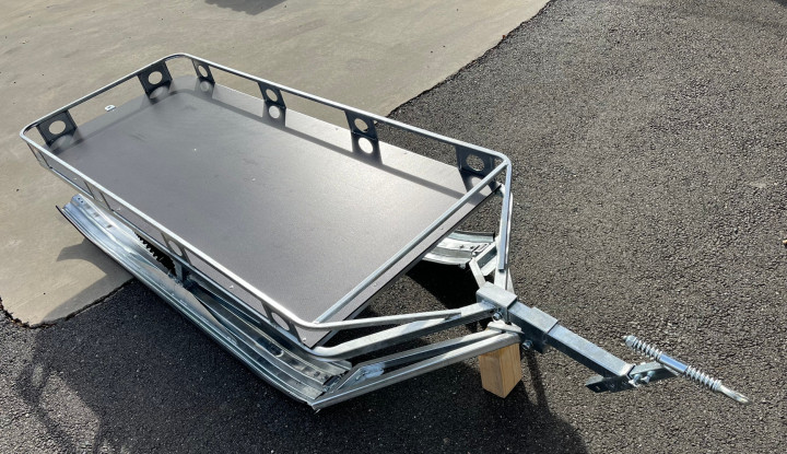 Remorque sur skis tractable par motoneige ou quad ATV