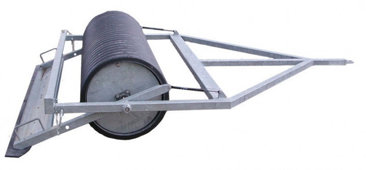 Rouleau de damage piste ski de fond tractable par motoneige ou quad
