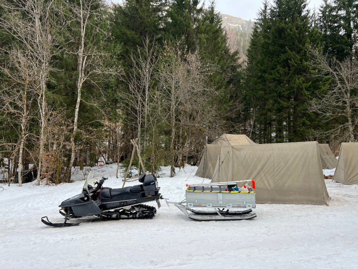 Remorque sur skis tractable par motoneige ou quad ATV