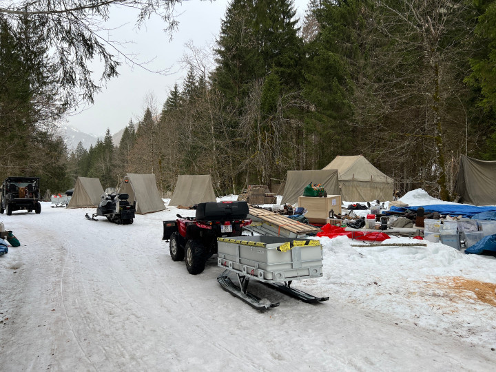 Remorque sur skis tractable par motoneige ou quad ATV