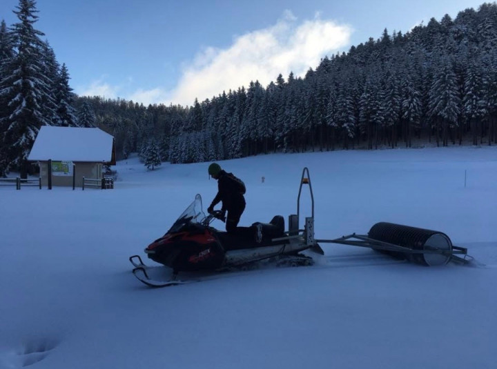 Rouleau de damage piste ski de fond tractable par motoneige ou quad