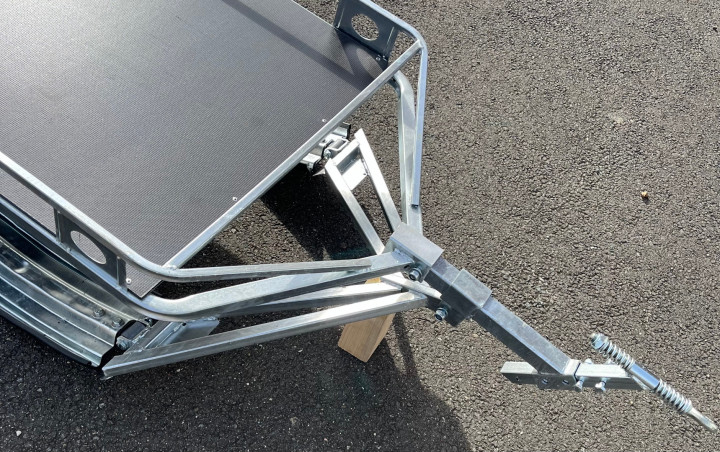 Remorque sur skis tractable par motoneige ou quad ATV