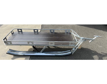 Remorque sur skis tractable par motoneige ou quad ATV