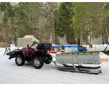 Remorque sur skis tractable par motoneige ou quad ATV