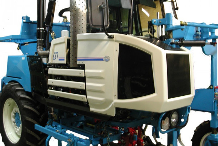 Fabrication habillage en polyester pour tracteur enjambeur